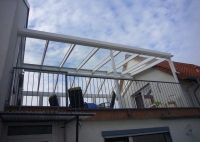 Terrassenüberdachung als Satteldach mit Glas Loch Limburgerhof